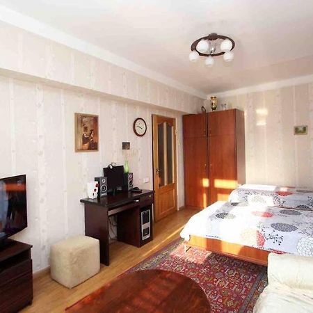 Cozy Apartment In The Center Of 예레반 외부 사진