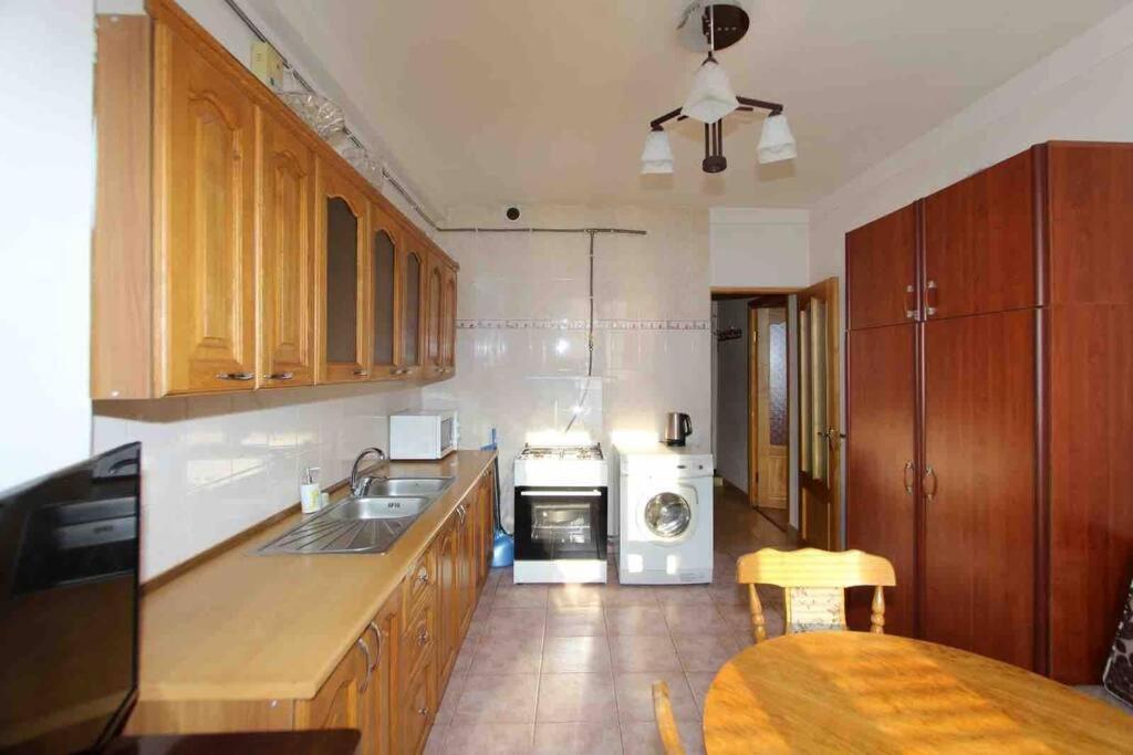 Cozy Apartment In The Center Of 예레반 외부 사진